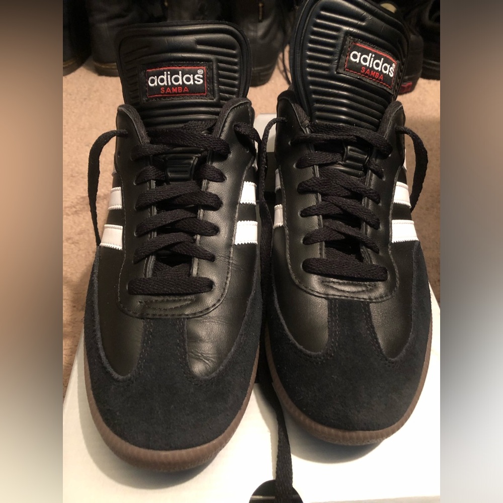 adidas Men's Samba Classic Indoor Soccer Shoes